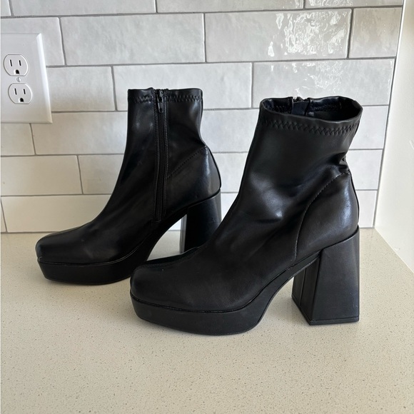 Womens Diba Platform Chunky High Heel Ankle Boots Black Square Toe Size 8 EUC - Picture 1 of 7